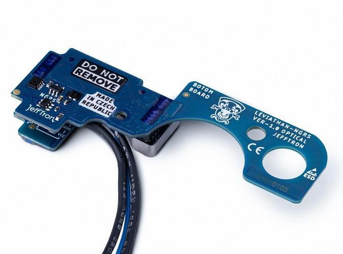 Leviathan NGRS, optinen (johdotus taakse)