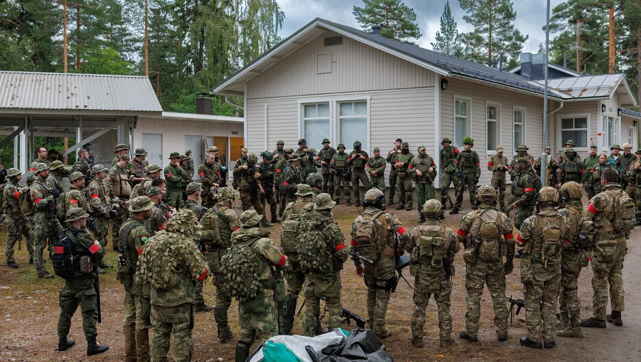 Taktiikan peruskäsitteet airsoft-pelissä: kosketus, sitominen, irti, koukku ja reservi