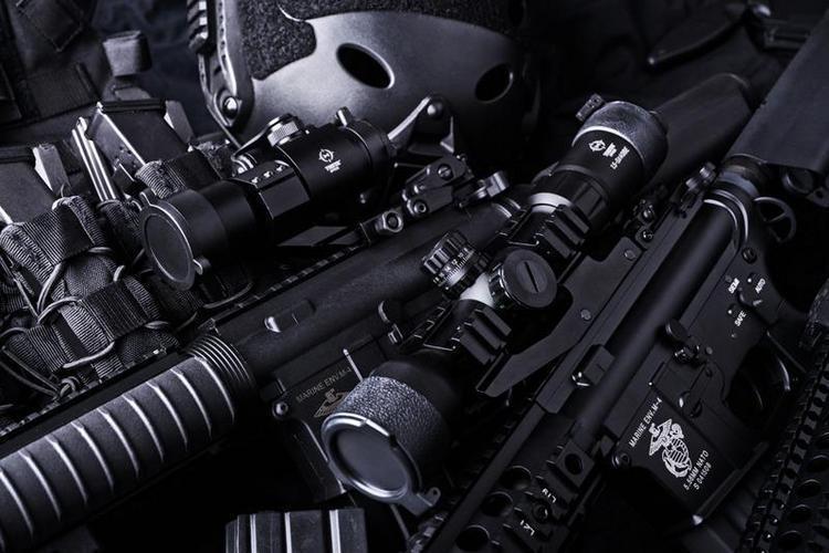 Battle puna-/viherpistetähtäin - musta