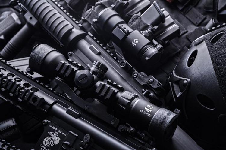 Battle puna-/viherpistetähtäin – hiekka