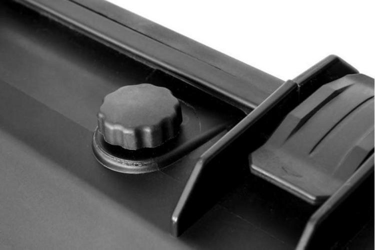 Kovamuovinen aselaukku