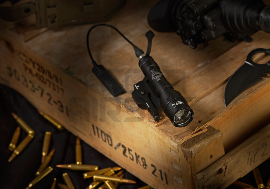 M620U taktinen asevalo - musta