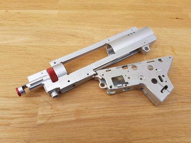RetroArms 8mm Split CNC-rataslaatikko pikajousenvaihdolla ja hop-up kammiolla, versio 2